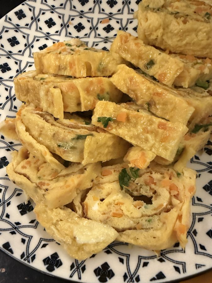 Golden omelette rolls