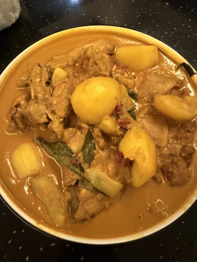 Curry chicken with potatoes
