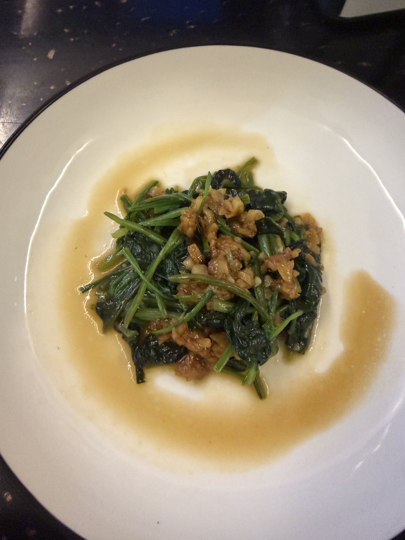 Spinach with fried shallots